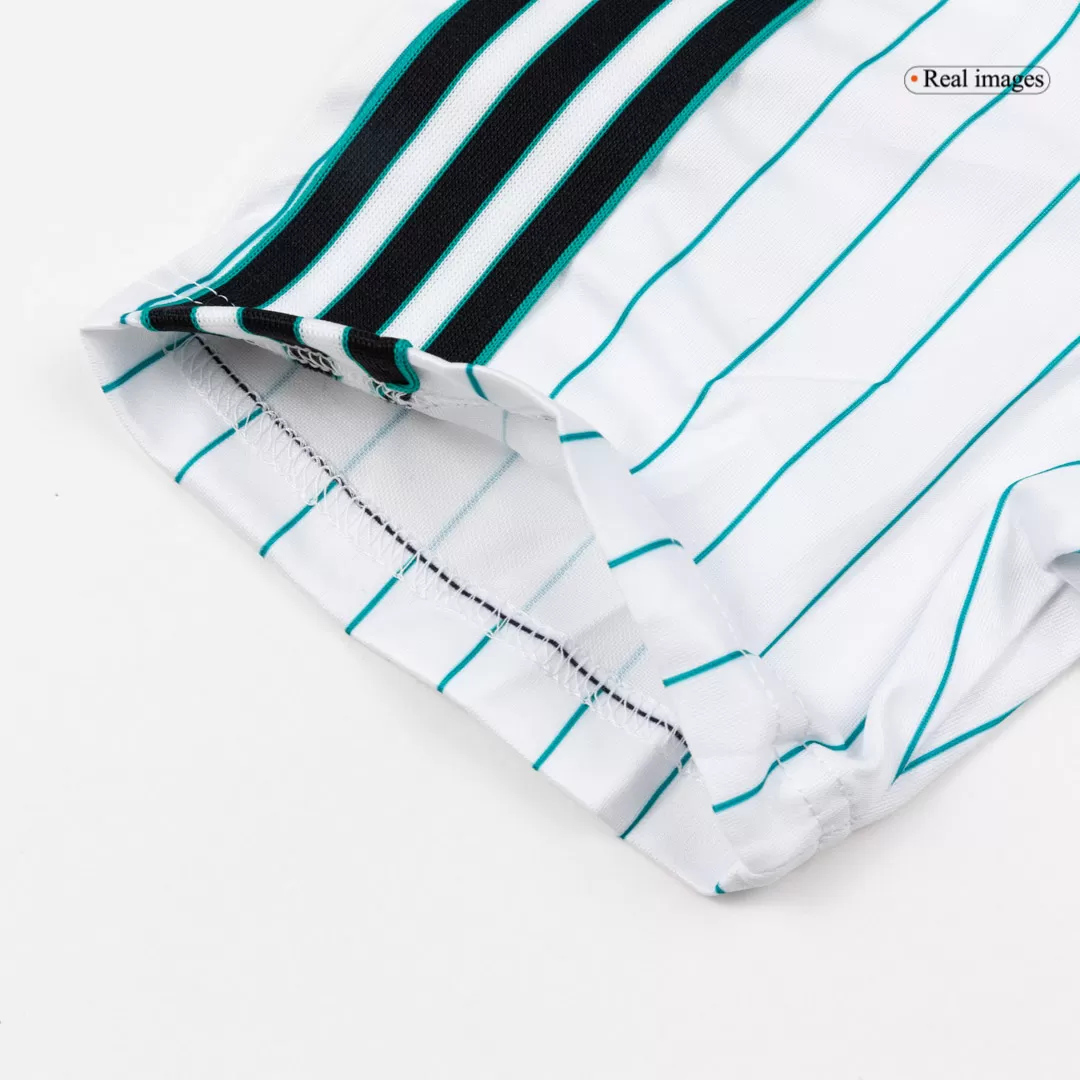 Liverpool Icon Soccer Jersey 2025/26 - Image 8